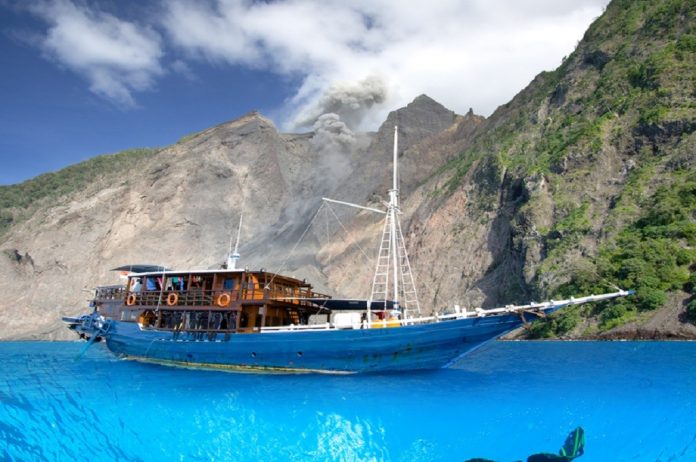 Kehabisaan BBM, Kapal Ini Terapung-apung di Lautan Kadatua dan Talaga